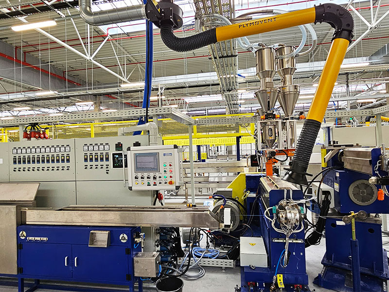 押出機は何に使用されますか?